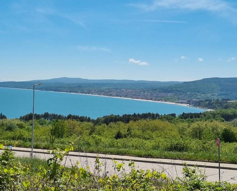 Grundstück mit herrlichem Meerblick in der Stadt Byala, geeignet für den Bau von drei oder vier Häusern - Image 2